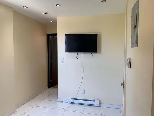 Rented by Compass | media 59