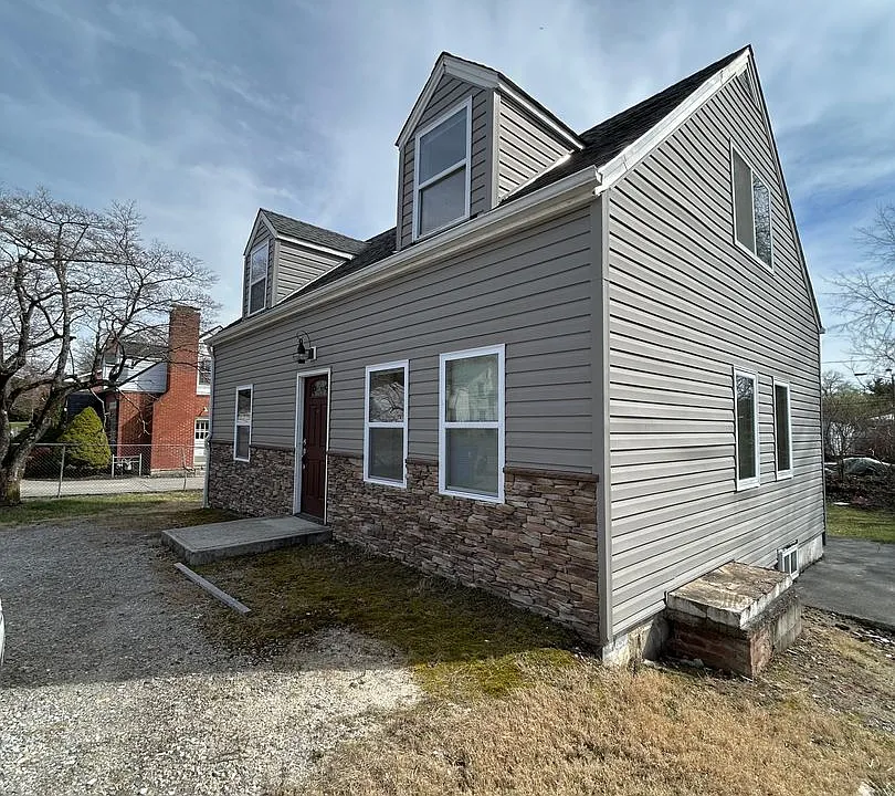 102 Lucas Dr