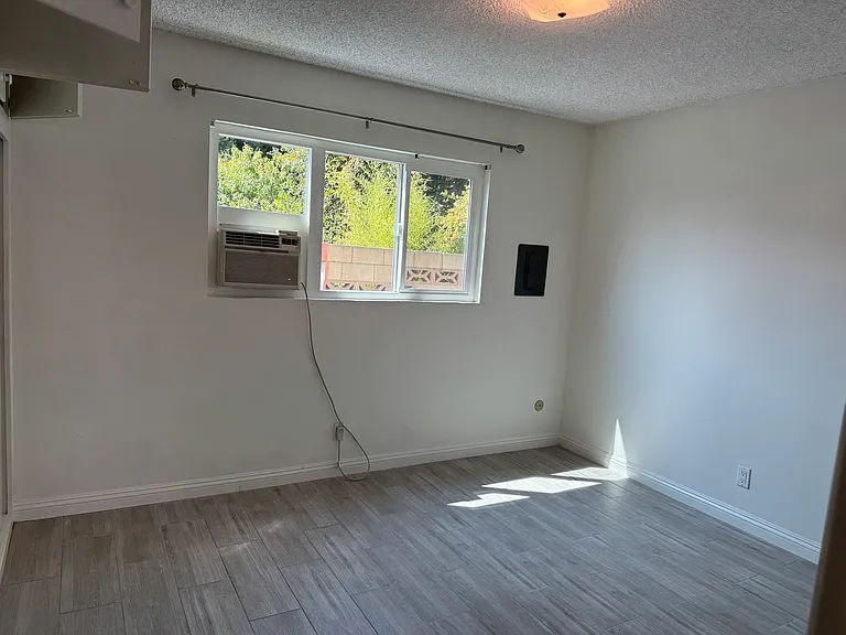 921 E Las Tunas Dr — Photo 19