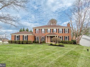 2 Mucklehany Ln, Sterling, VA 20165