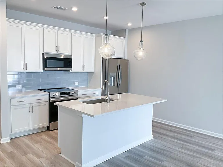 483 Crown Dr — Photo 6