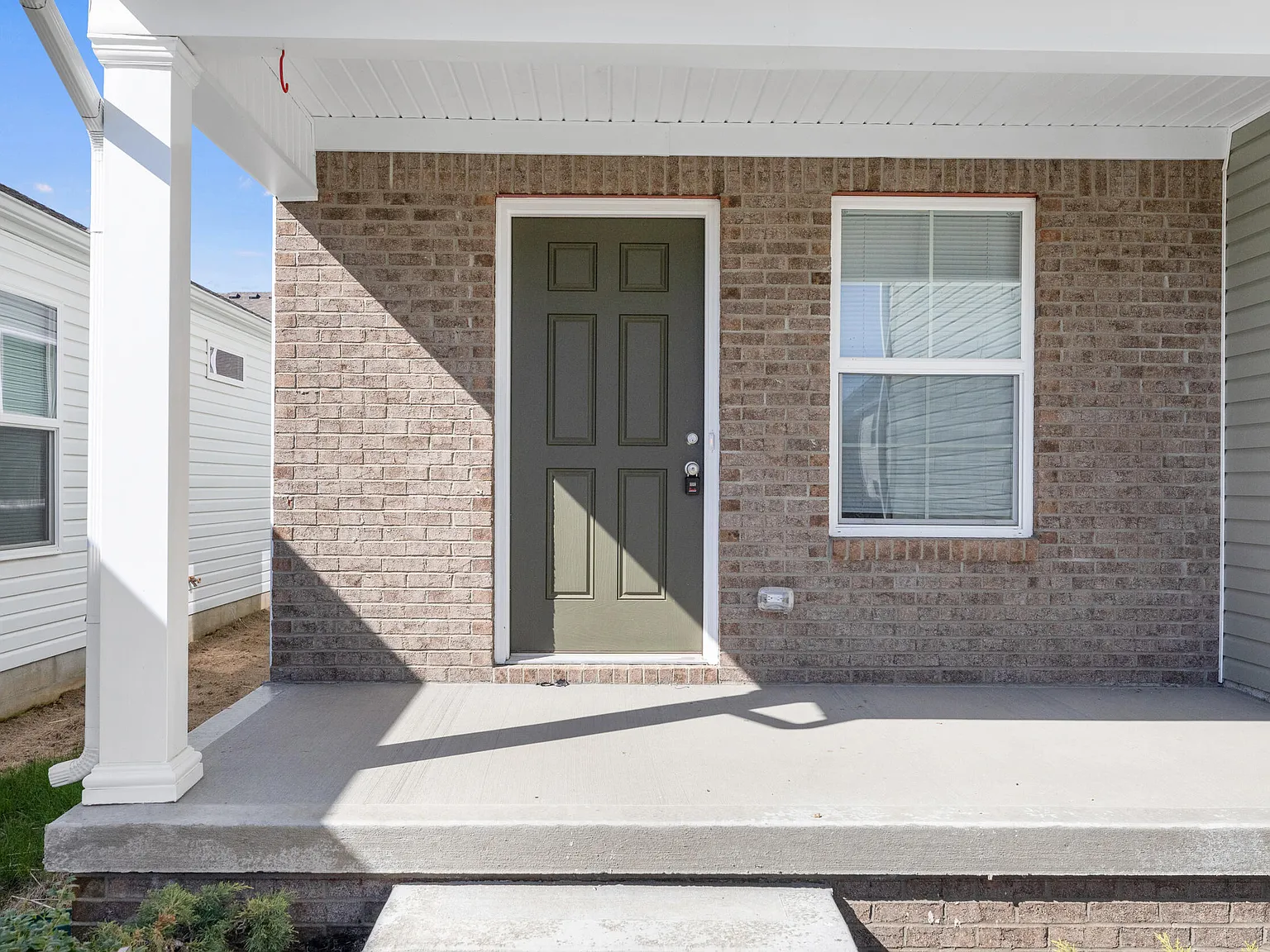 4 bed, 2.5 bath, 2100 sqft, $2,350 — Photo 3