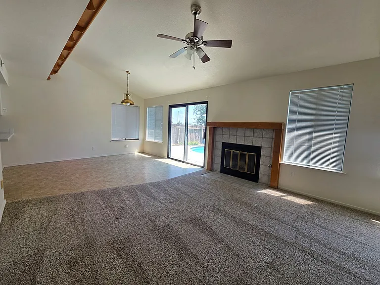 1128 N Manzanita St — Photo 7