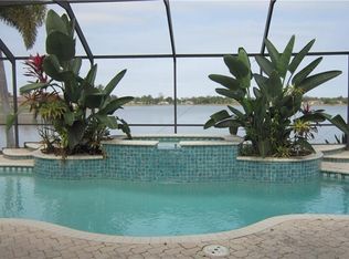 2210 Grove Dr, Naples, FL 34120