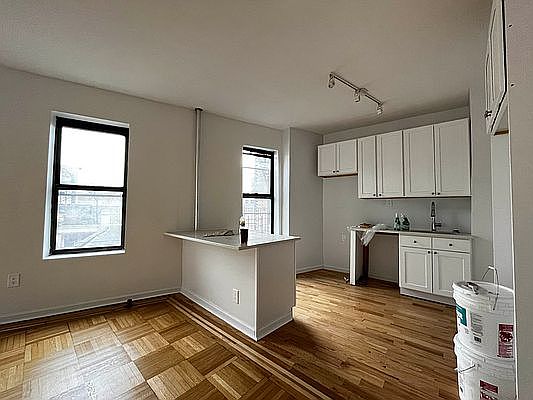 3rd image of 305 Ocean Ave APT B3