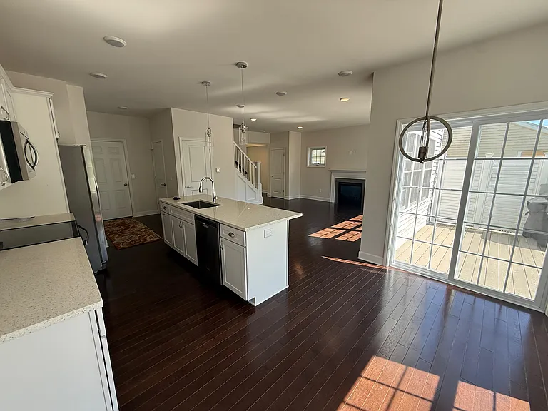 86 Lona Ln — Photo 2