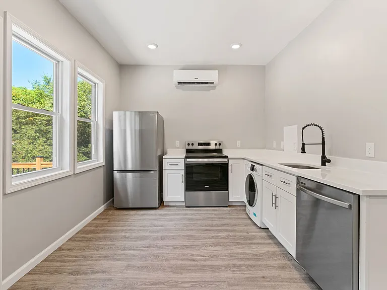 928 Morningside Ave — Photo 4