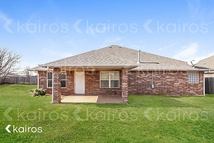 1st image of 806 E Pointe Court Ln