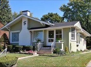11 S William St, Mount Prospect, IL 60056