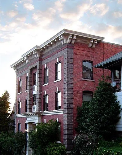 416 E Roy St Photo 1