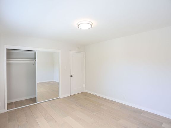 4th image of 302 Euclid Ave #104