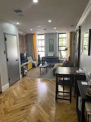 Rented by Aron Fried, LREB | media 1
