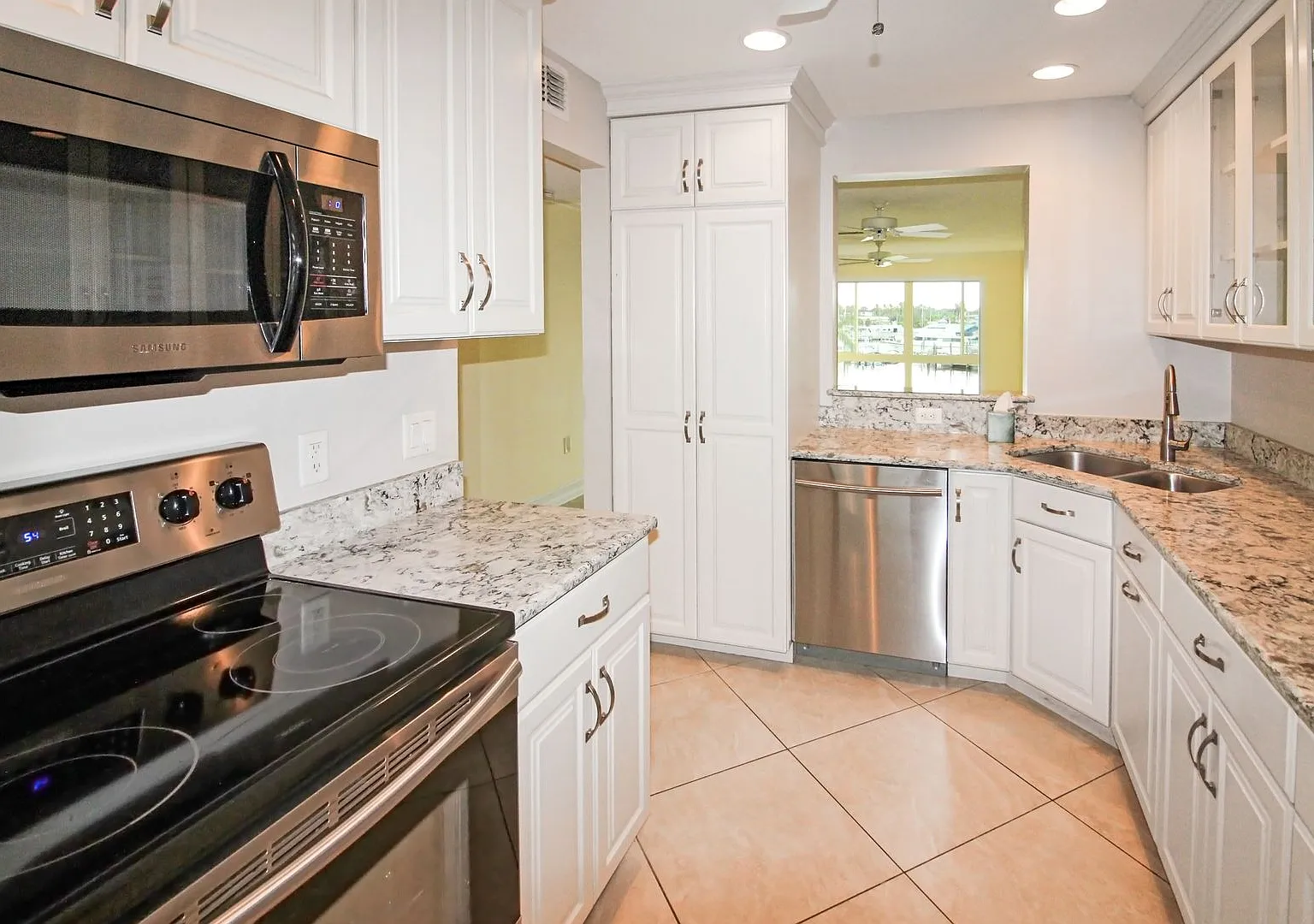 Bella Costa Annual Condo for Rent — Photo 4