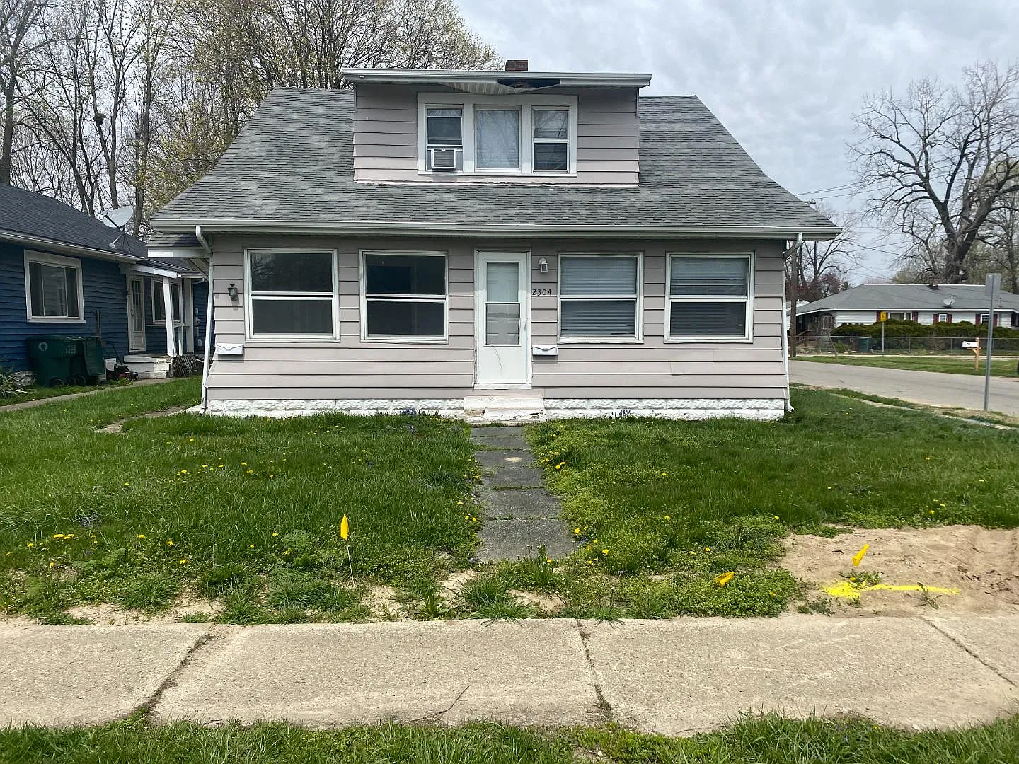 2304 E Memorial Dr - 2 — Photo 1