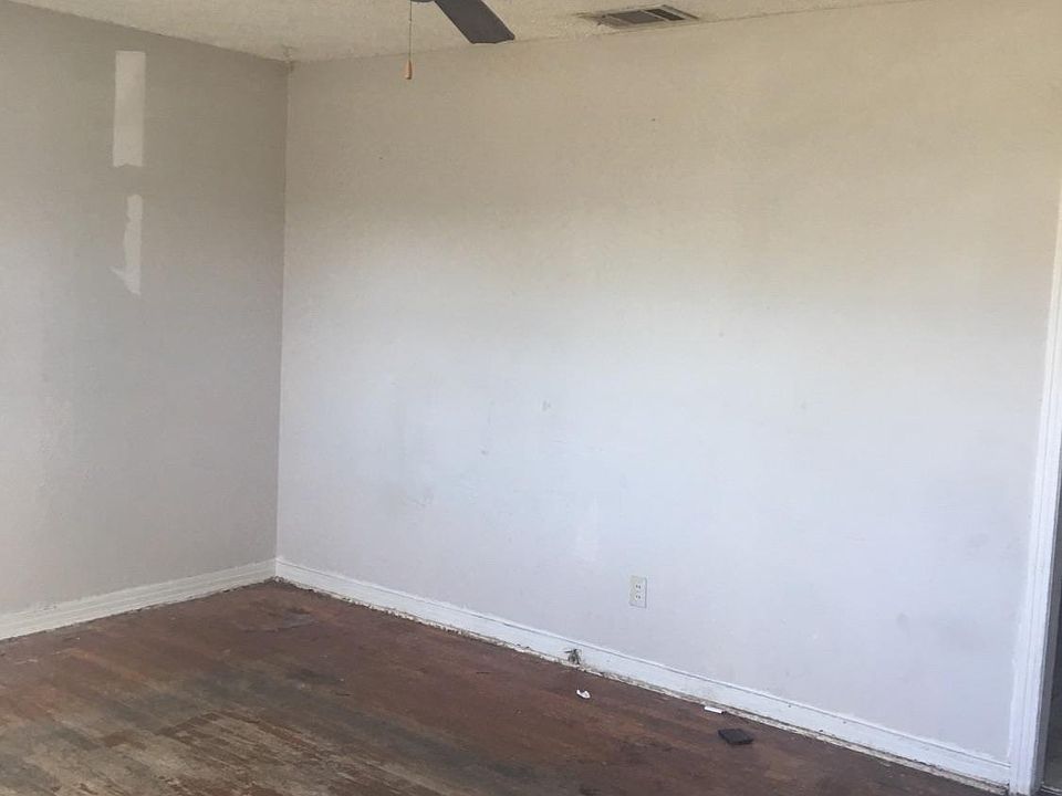 2nd image of 3006 Fordham St