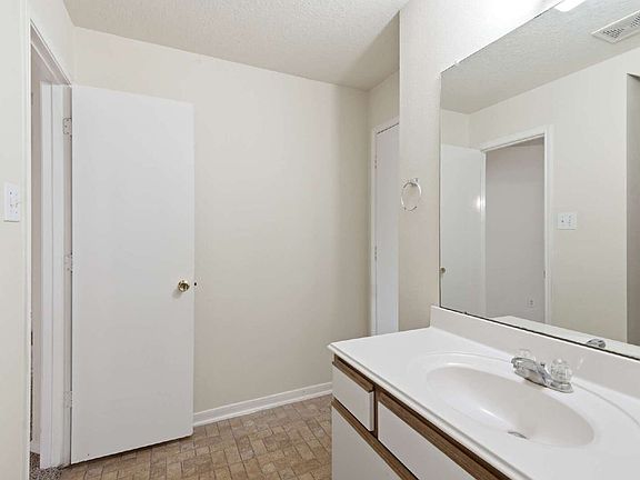 5th image of 5007 Oak Stand Ct