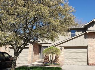 1903 Allenway Ct #1, Rochester Hills, MI 48309