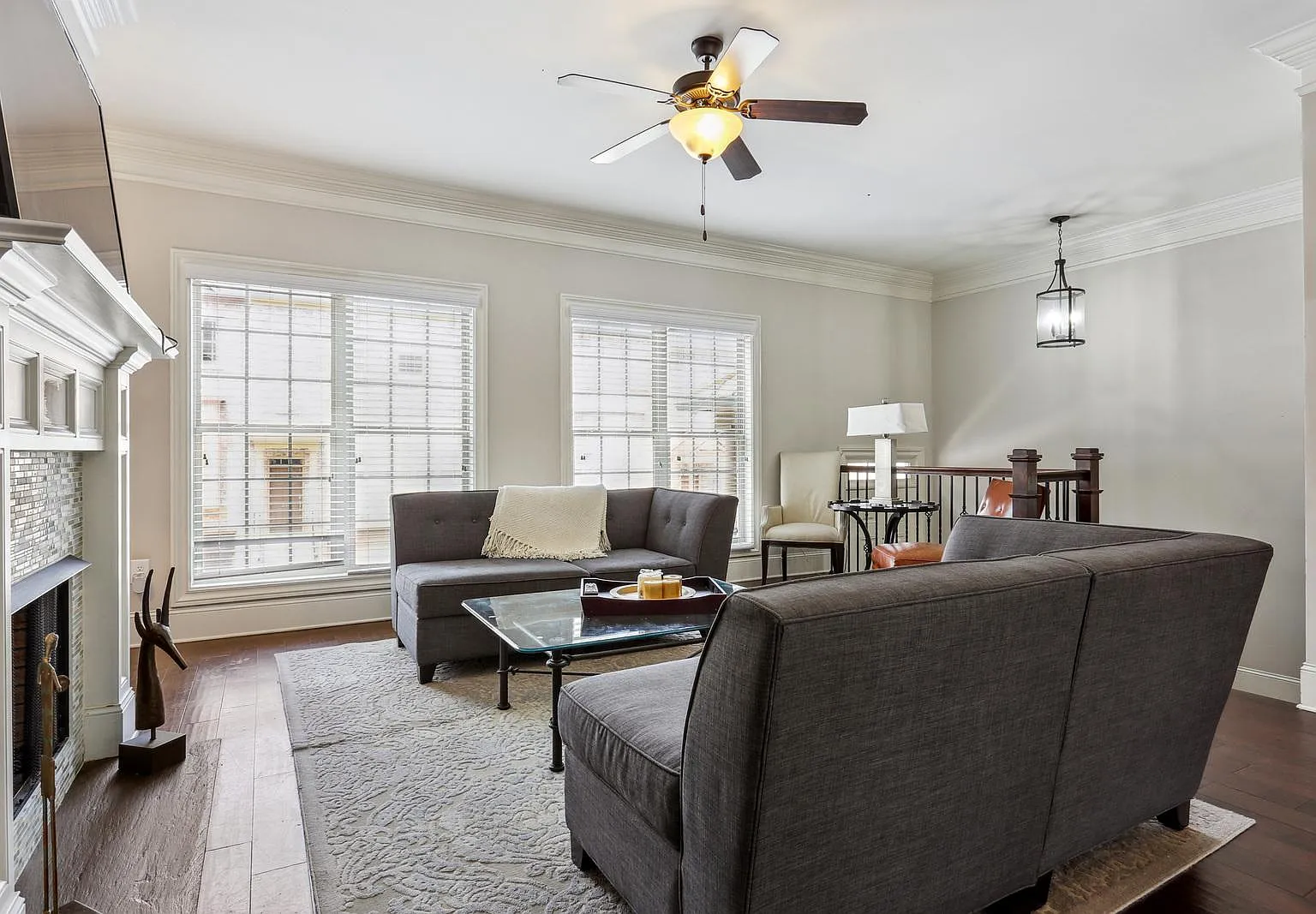 4 bed, 2500 sqft, $2,900 — Photo 1