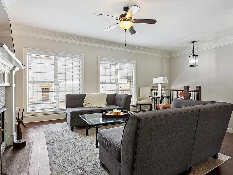 1029 Powers Ferry Rd SE — Photo 1
