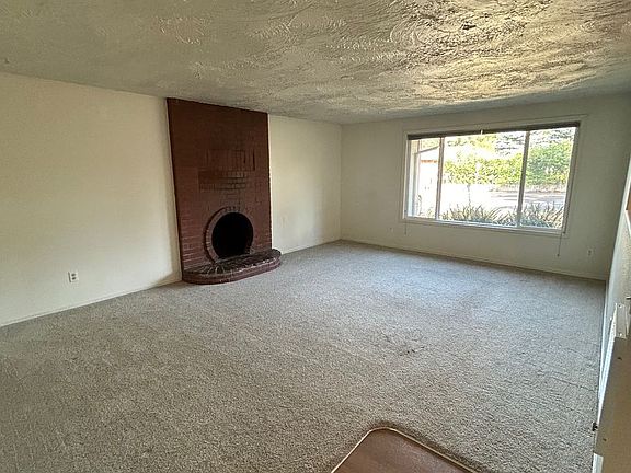2nd image of 604 NE 148th Ave