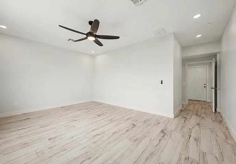 3701 E Ludlow Dr — Photo 30