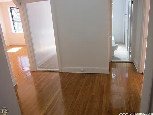 Rented by Realty 2000 Corp | media 8