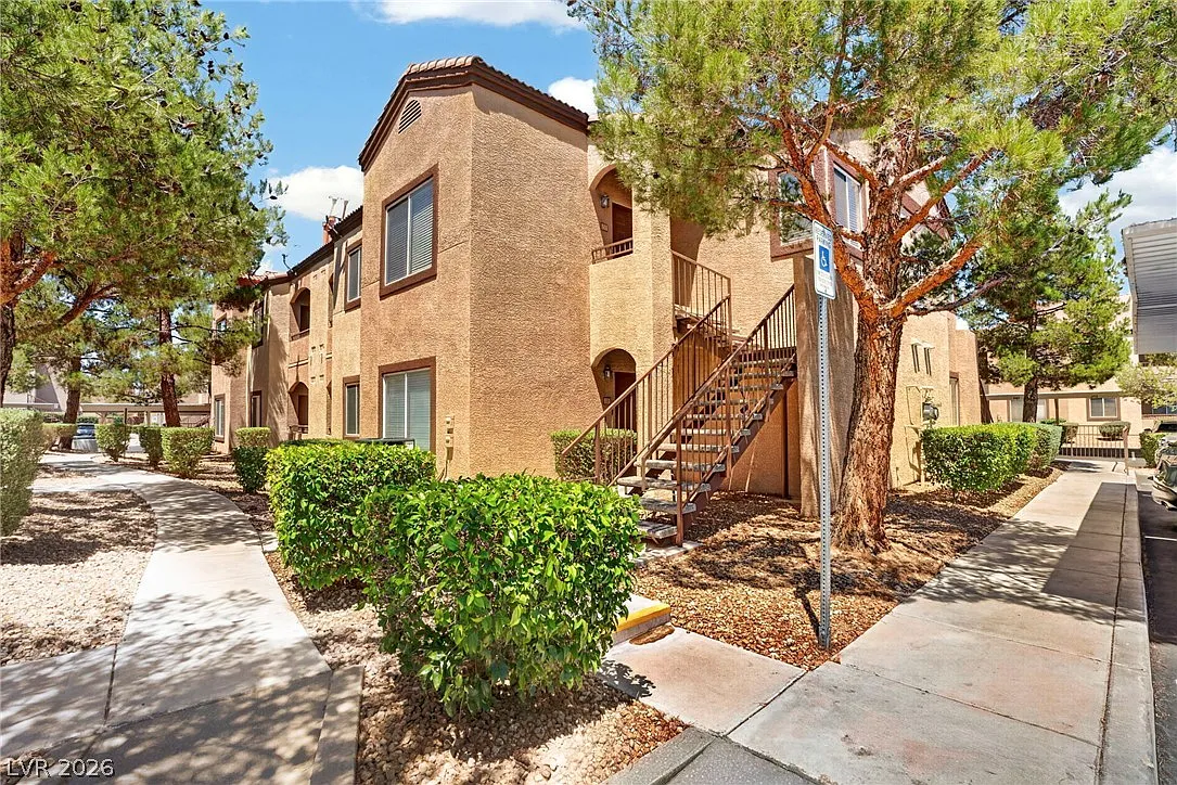 2 bed, 2.0 bath, 884 sqft, $1,550 — Photo 3