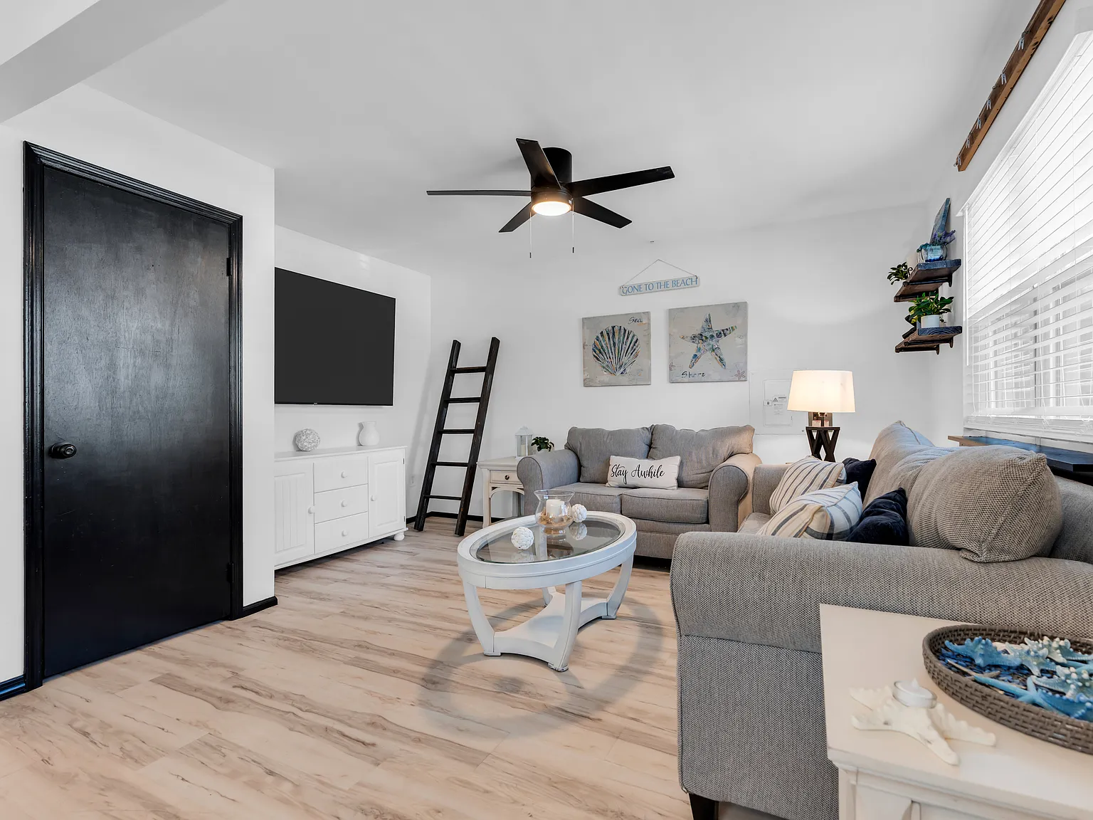 2 bed, 864 sqft, $2,500 — Photo 2