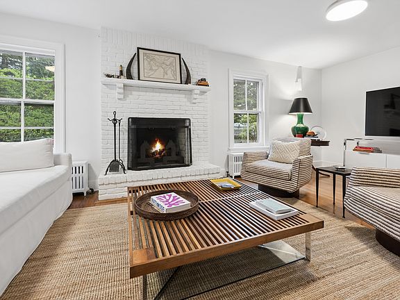 4th image of 71 Hampton St