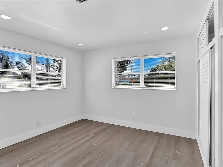 1013 SE 14th Ct — Photo 32