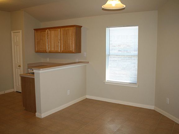 4th image of 400 Masters Ave Unit A
