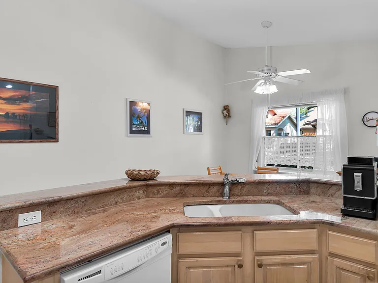 443 Dundee Ct — Photo 8