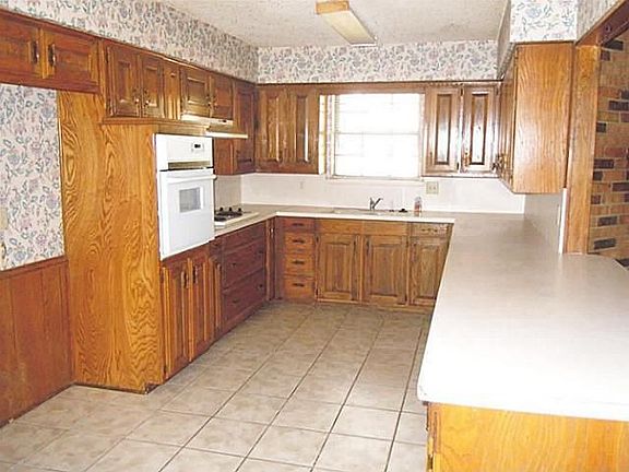 3rd image of 401 Frankie Ln
