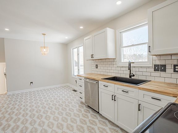 Kitchen + Breakfast Nook