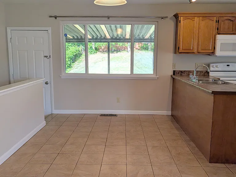 3356 Clemens Dr — Photo 7