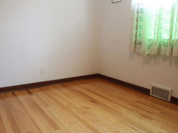 5th image of 10717 S Avenue D
