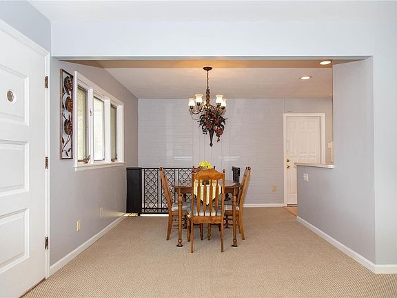 4th image of 40 Saint Benedict Ln