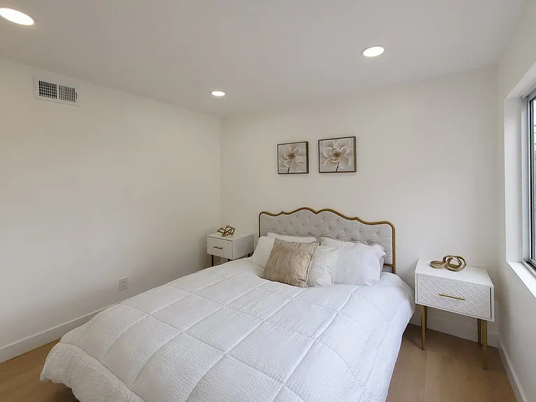 220 S Linhaven Cir — Photo 15