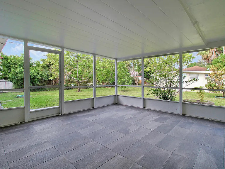 1231 SW 32nd St — Photo 23