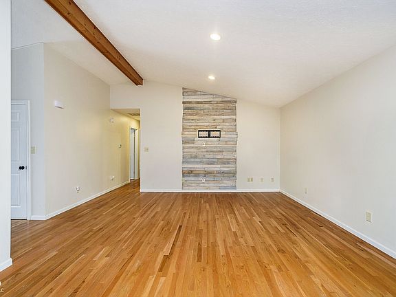5th image of 571 E Edgewood Dr