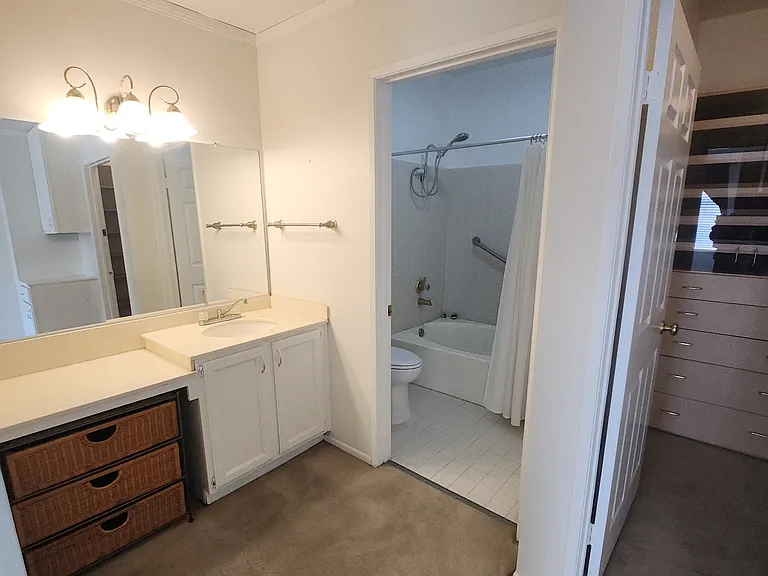 5420 Sylmar Ave #311 — Photo 11