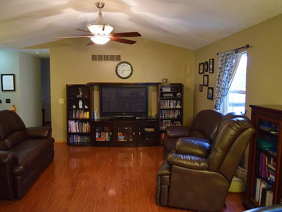 5th image of 282 Melrose Dr