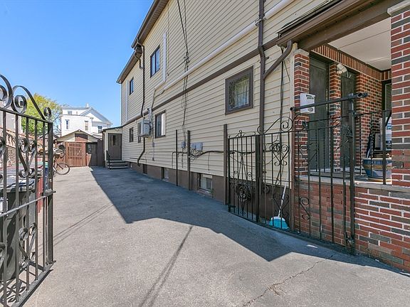 5th image of 159 Pearl St