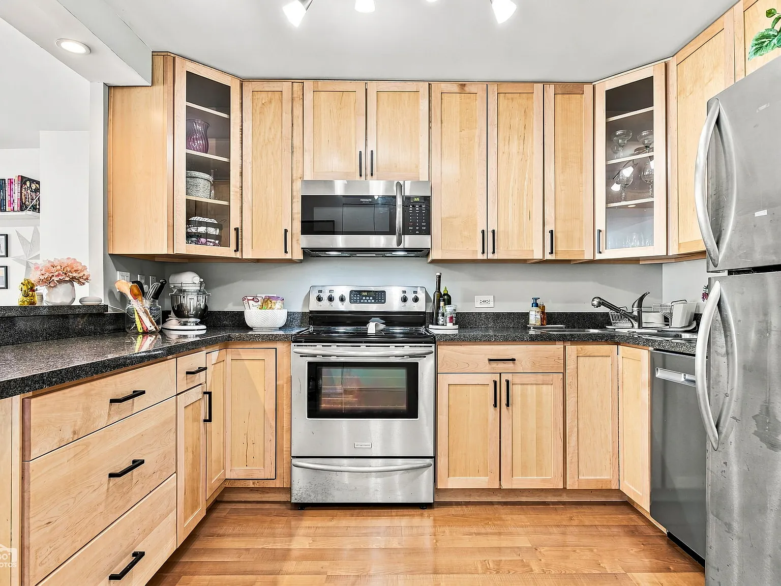 1 bed, 800 sqft, $3,000 — Photo 1