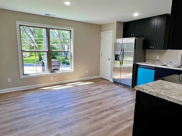 120 Robbins Dr — Photo 4