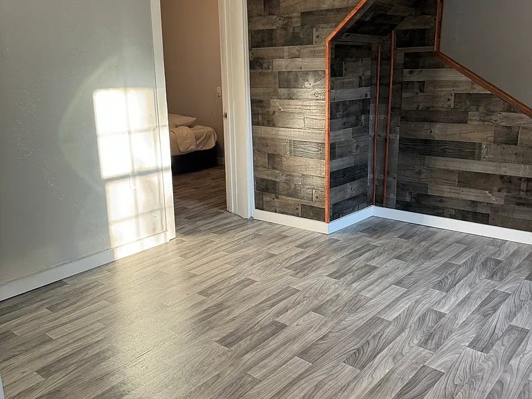 1120 Menchaca St — Photo 2