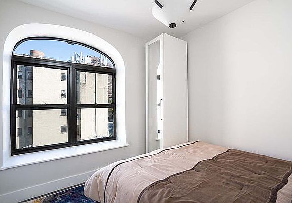 4th image of 334 E 105th St #7A