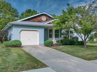 725 Country Oaks Ln, O'Fallon, IL 62269