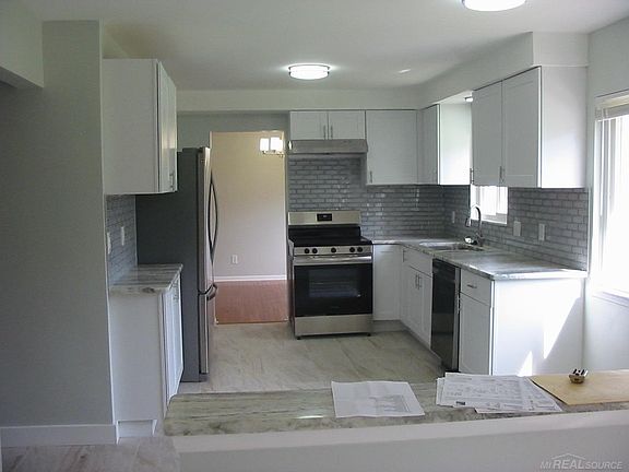 5th image of 23909 Talbot St
