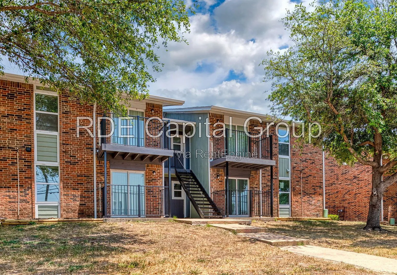 1 bed, 1.0 bath, 725 sqft, $735 — Photo 2